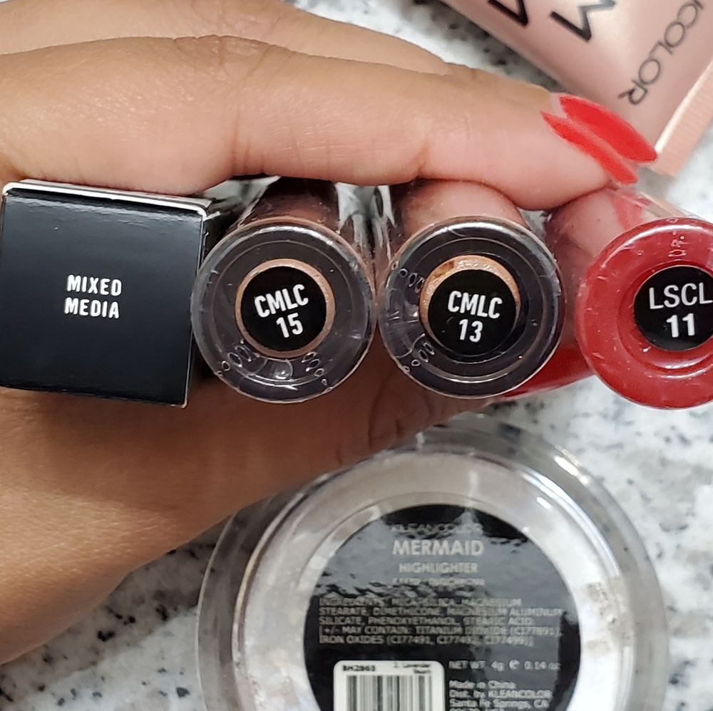 Makeup Bundle - Picture 3 of 4